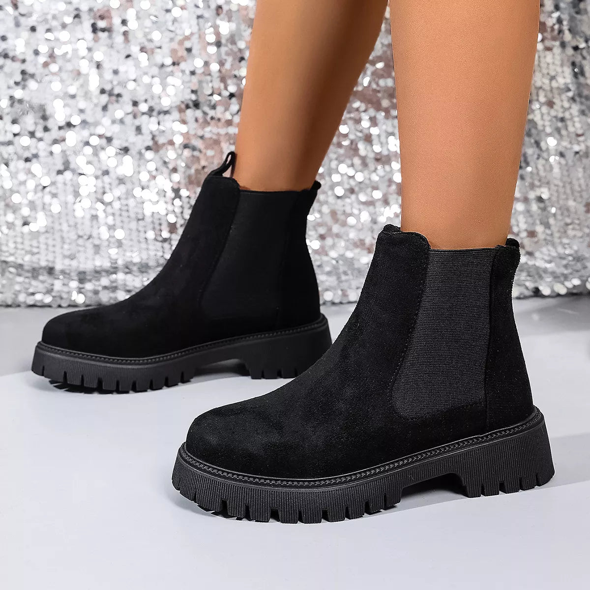 Ankle boots sole and tread detail
