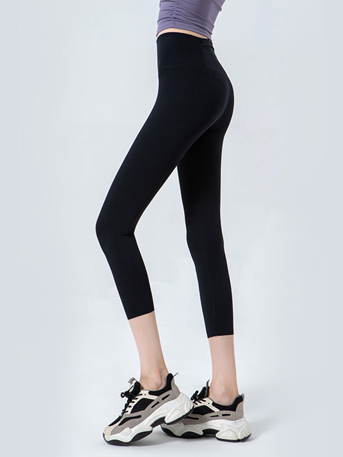 Wide waistband cropped sports leggings hem detail