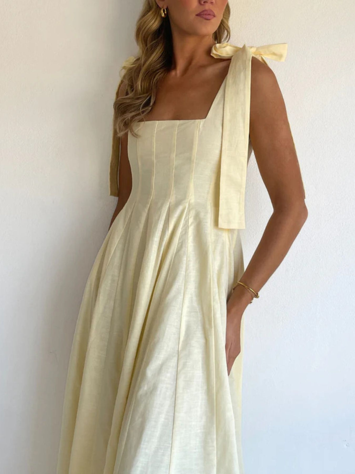 Gradient tie shoulder maxi dress close up