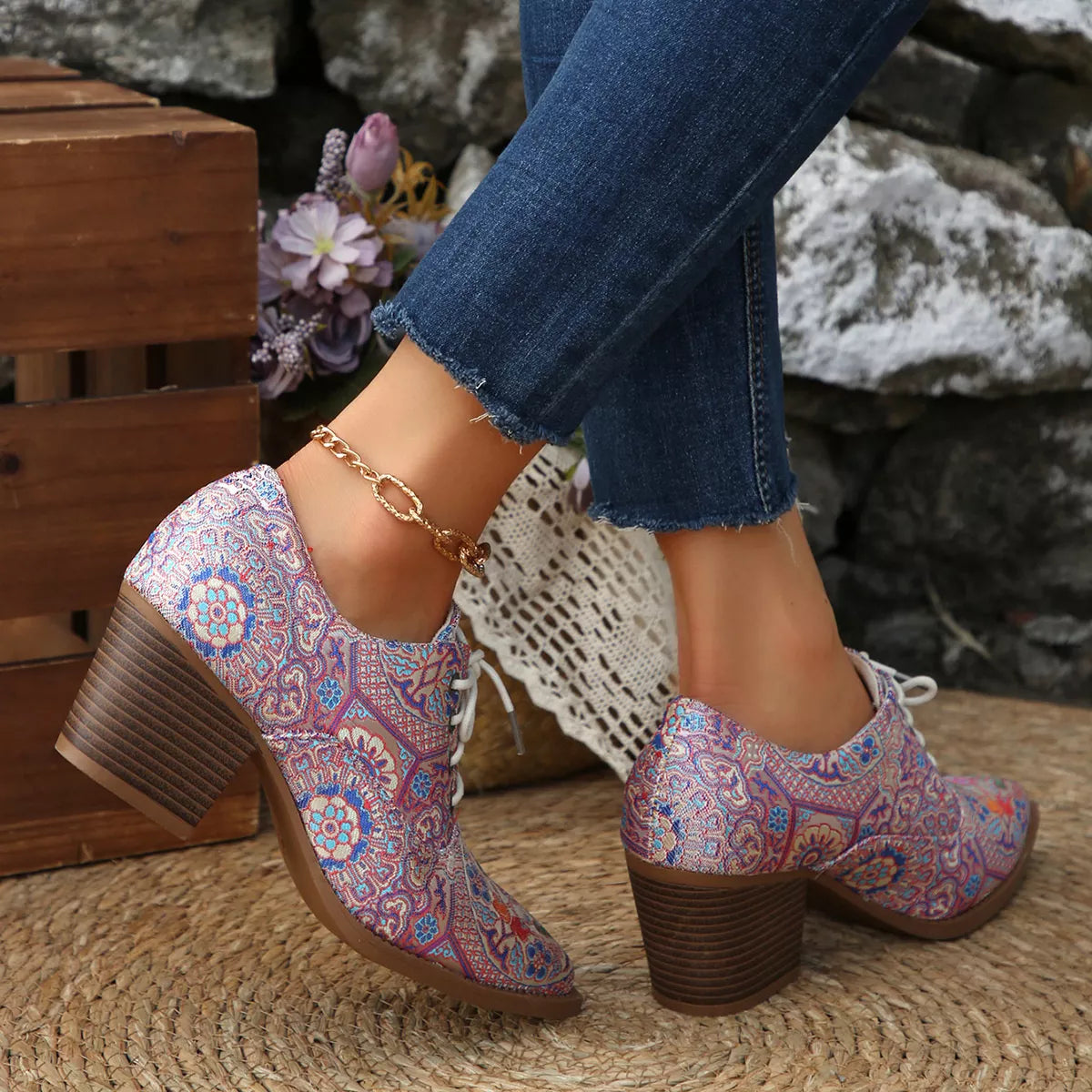 Point toe ankle boots back of the shaft
