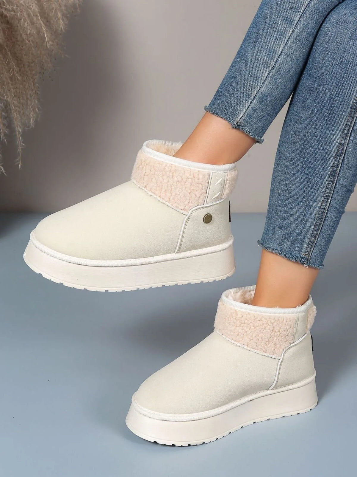 Sherpa lined platform winter boots side profile