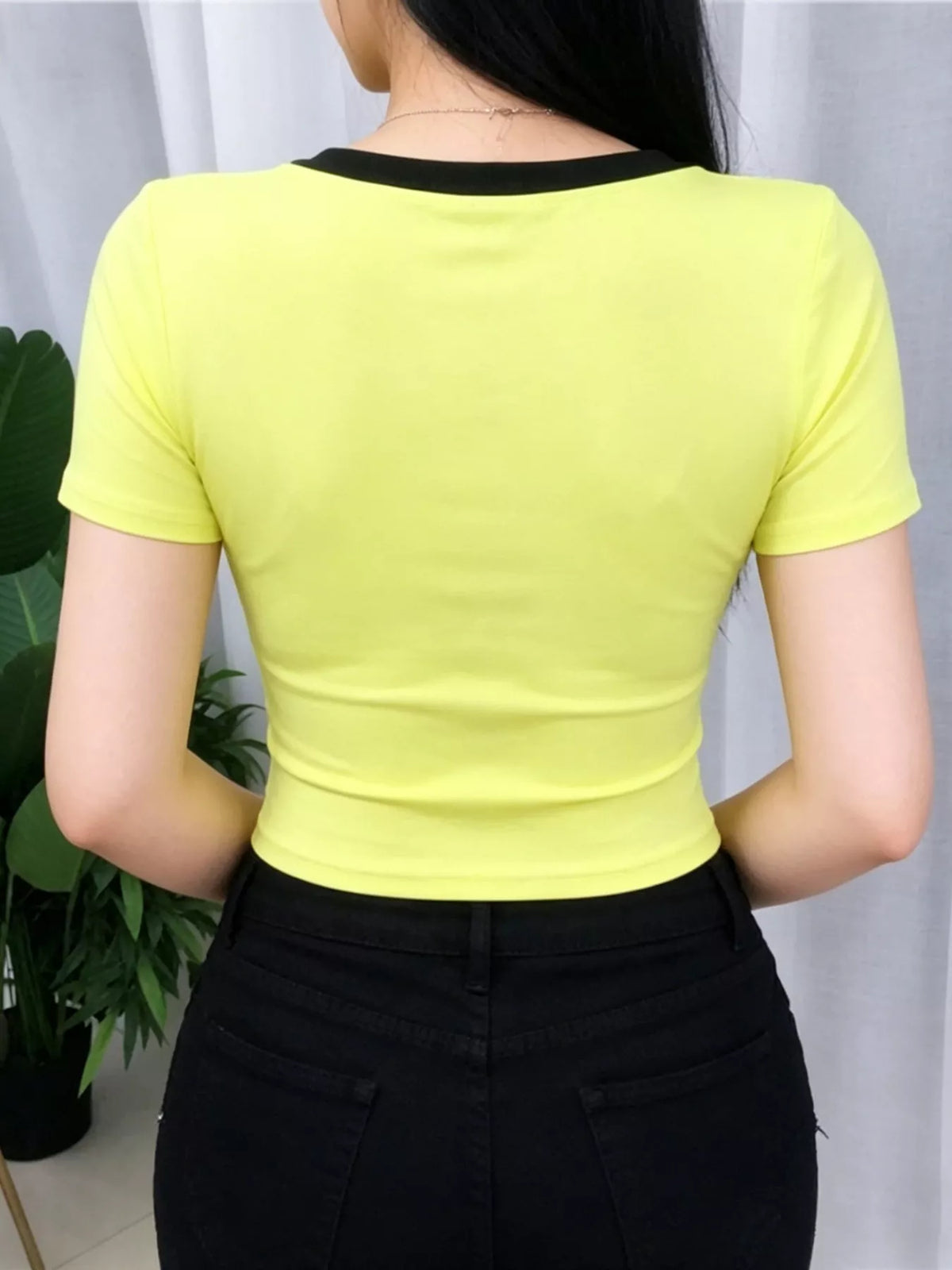 Contrast trim short sleeve crop tee fabric detail