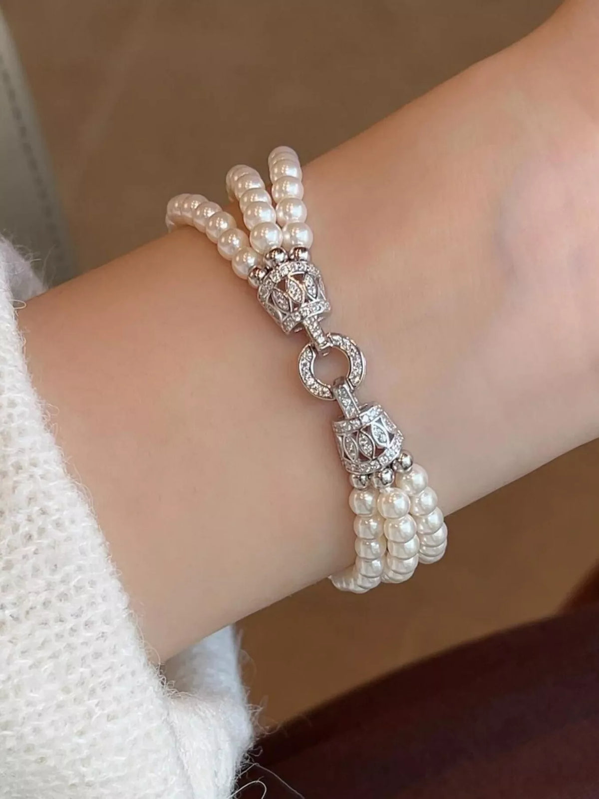 Silver three layers pearl bracelet on wrist