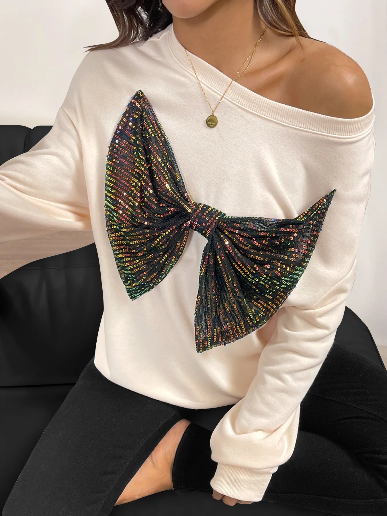 Sequined Bow Round Neck Sweatshirt - Fashorio