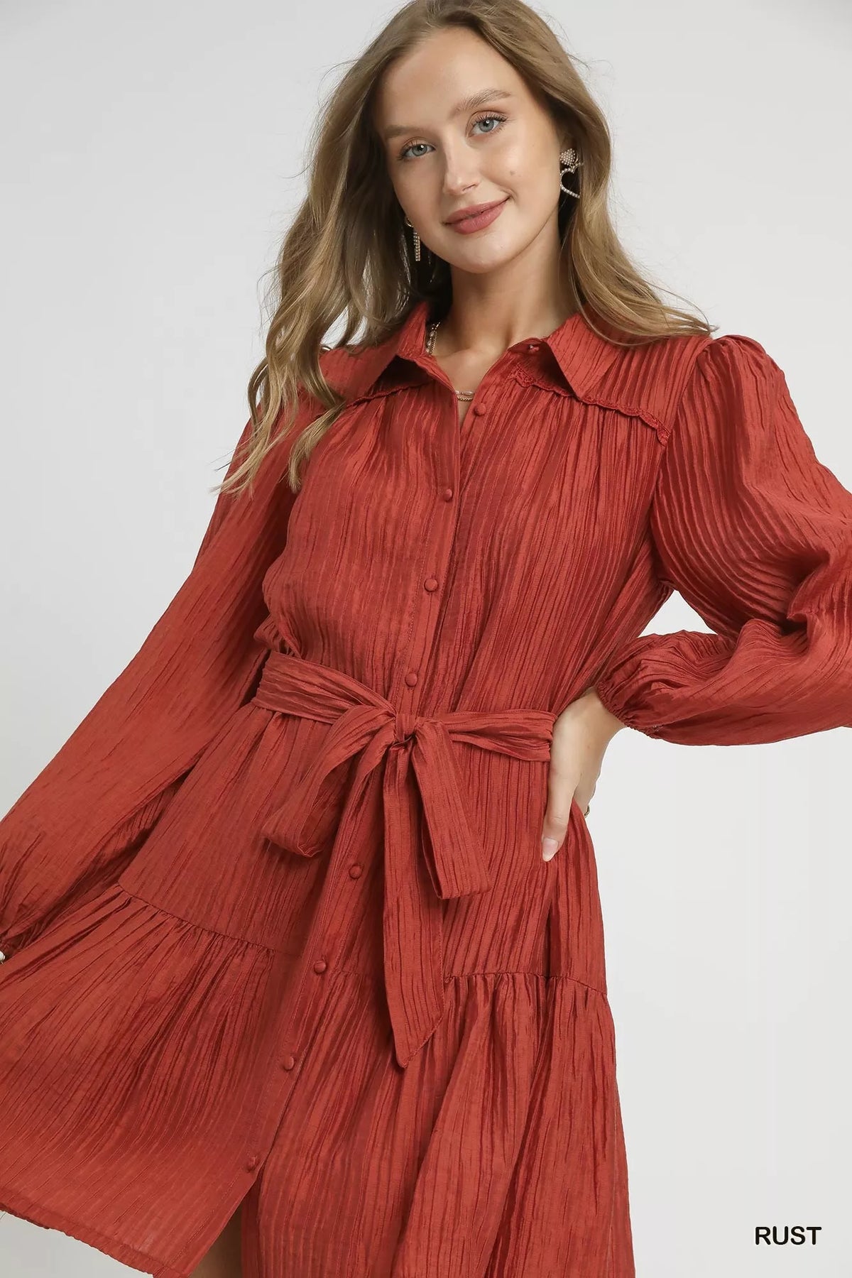 Crinkle Button Front Tiered Mini Dress in Rust detail