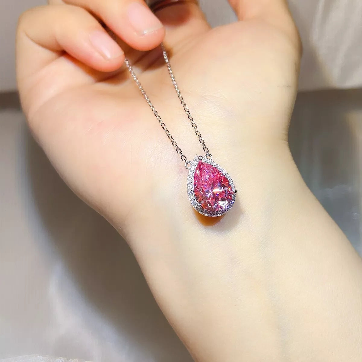 5 carat pink moissanite pendant stone close up