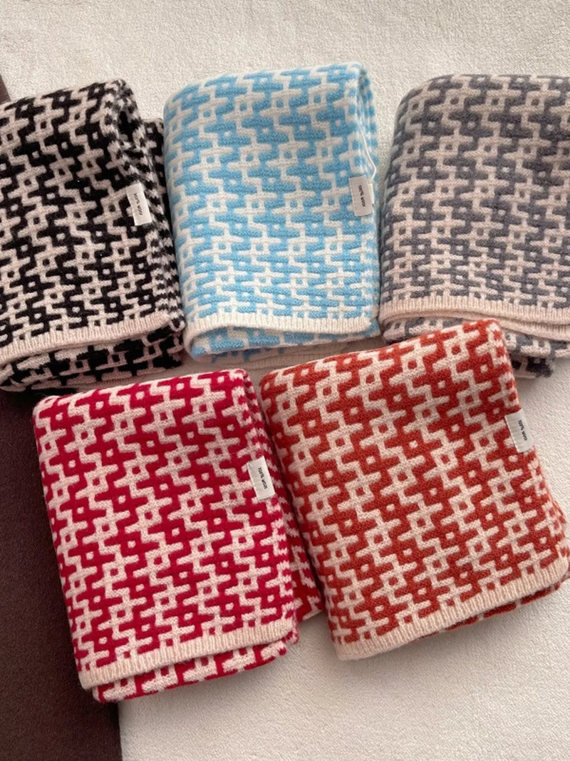 Wool geometric pattern knitted scarf in red