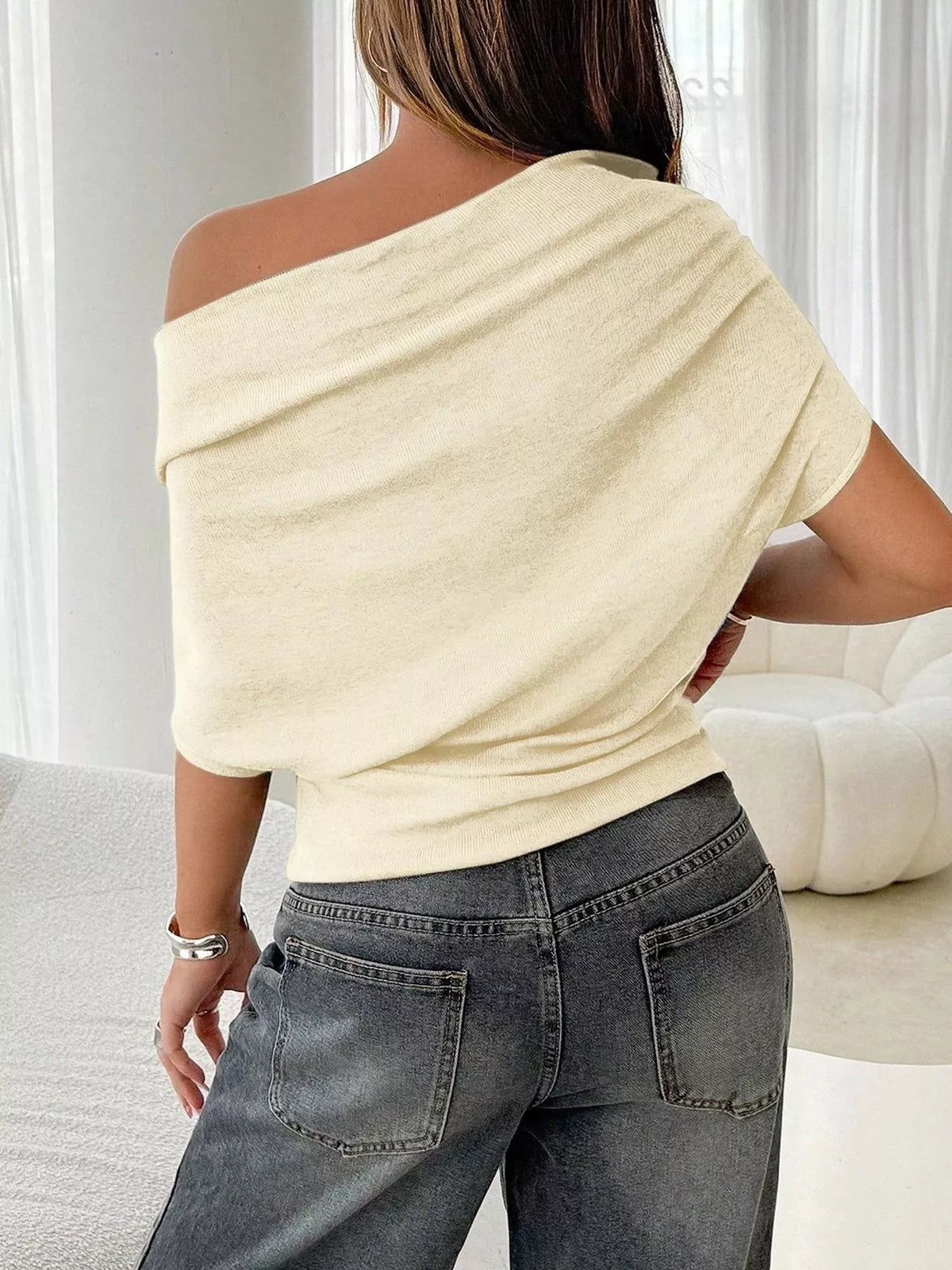 Color range of the ruched knit top