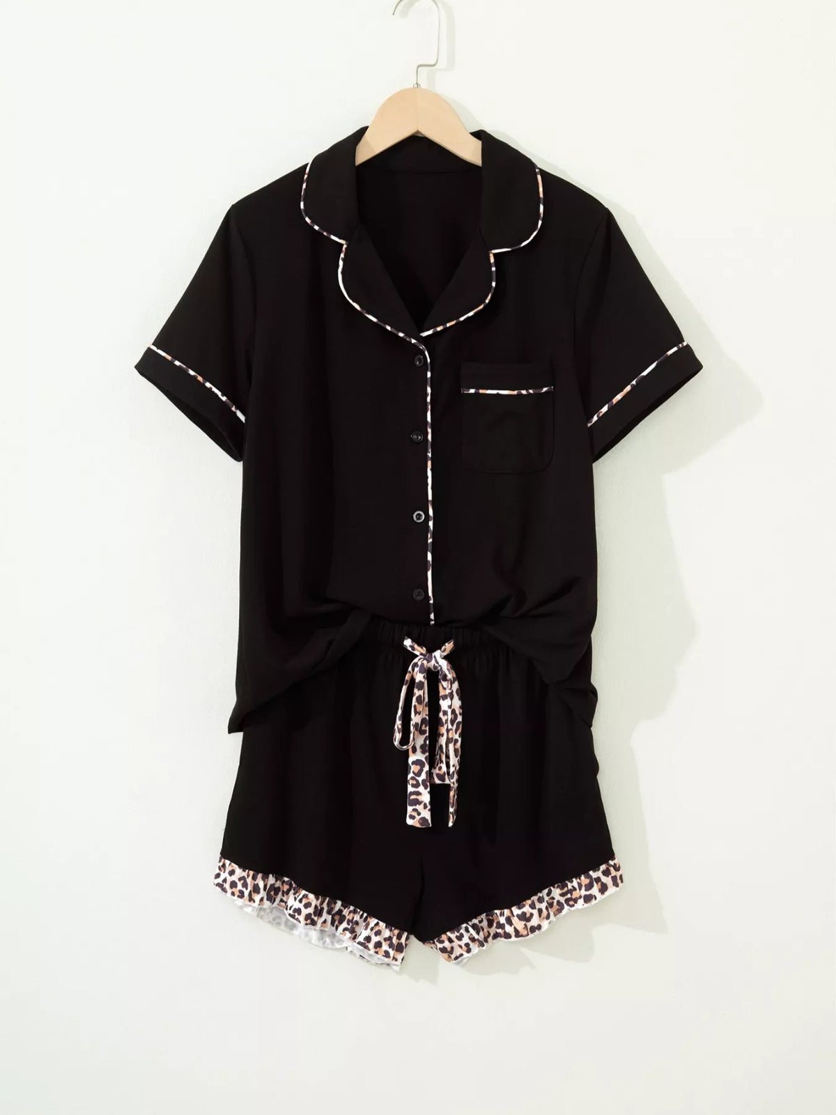 Leopard lapel collar shirt detail