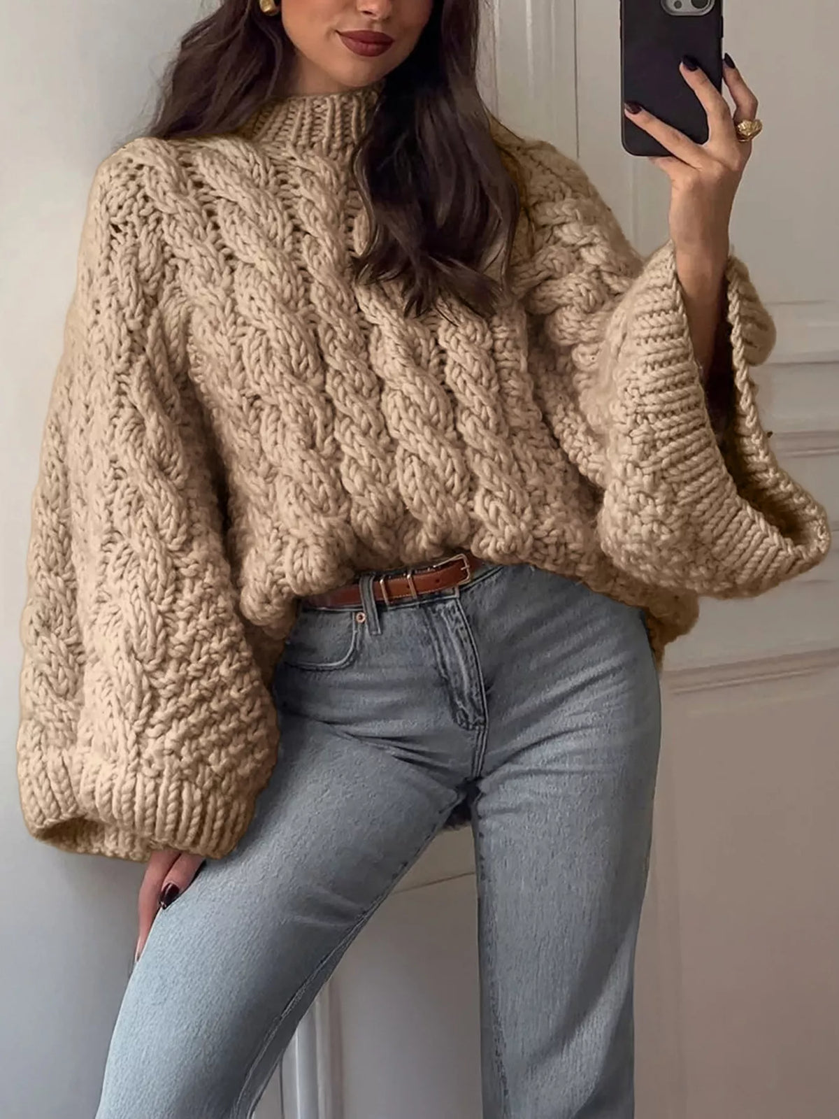 Cable knit round neck sweater, sleeve detail