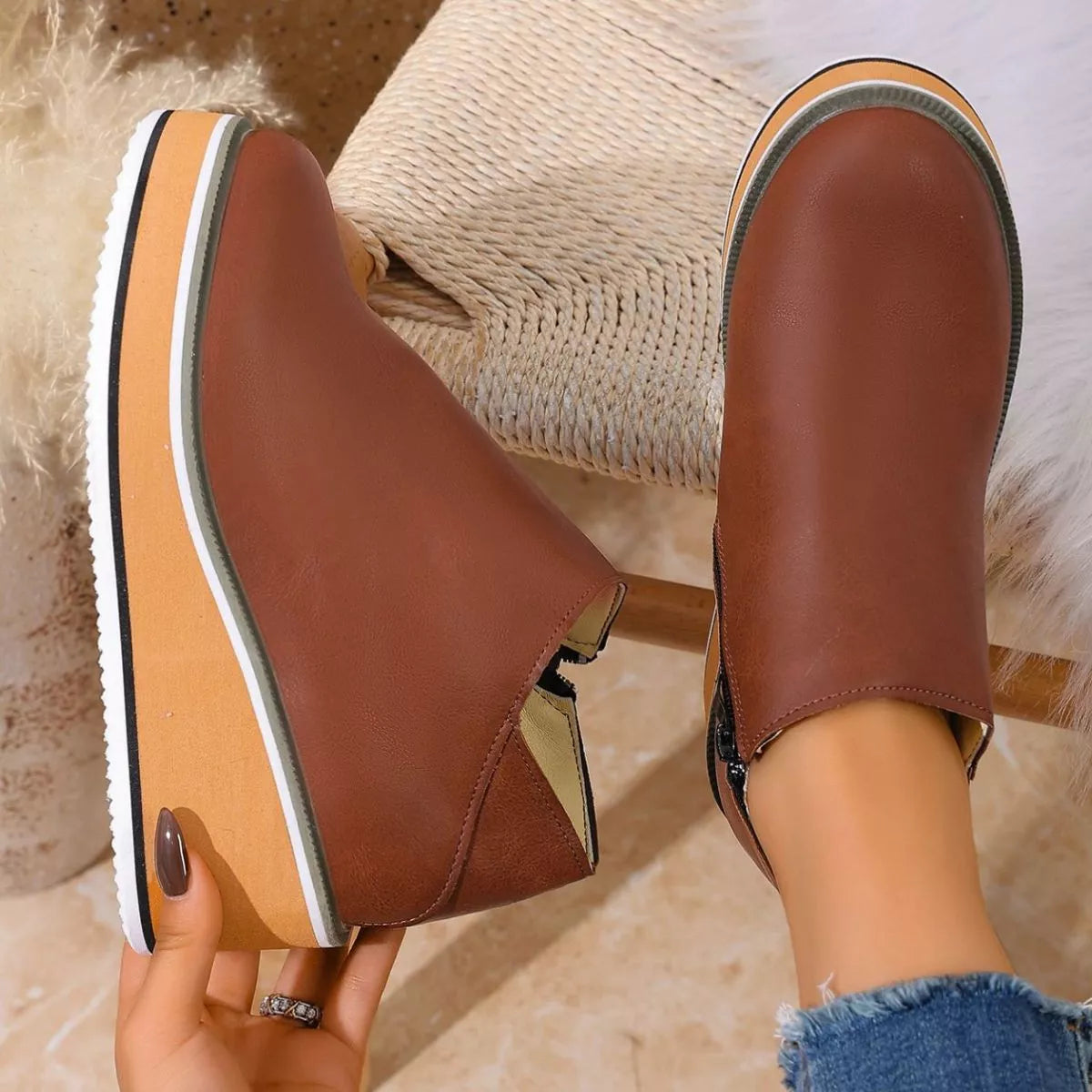 Wedge boots collar detail