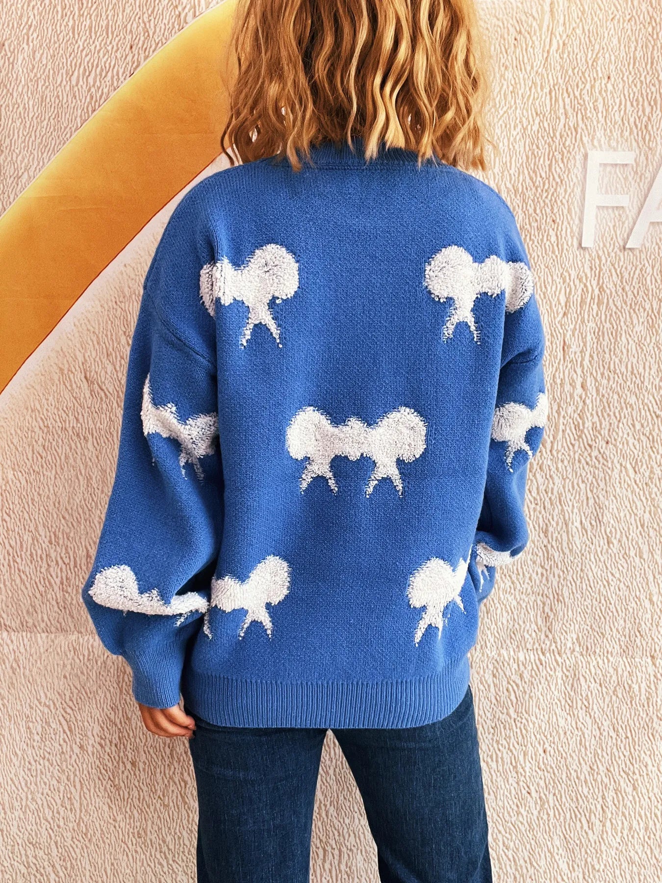 Bow Pattern Round Neck Sweater - Fashorio