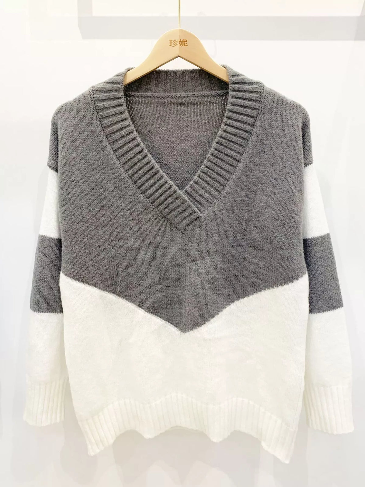 color block v neck knit sweater sleeve and cuff detail
