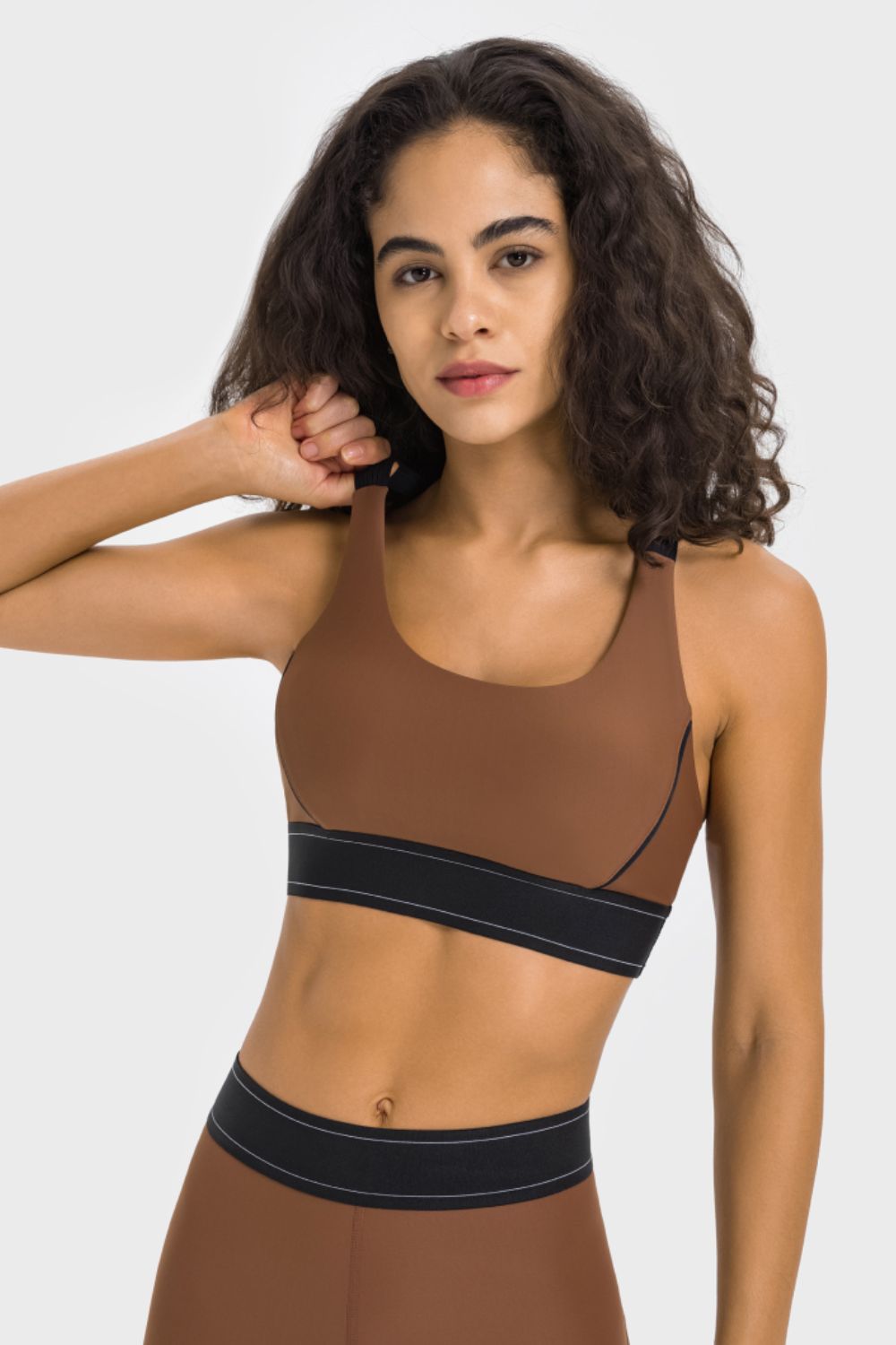 Contrast round neck sports bra full view