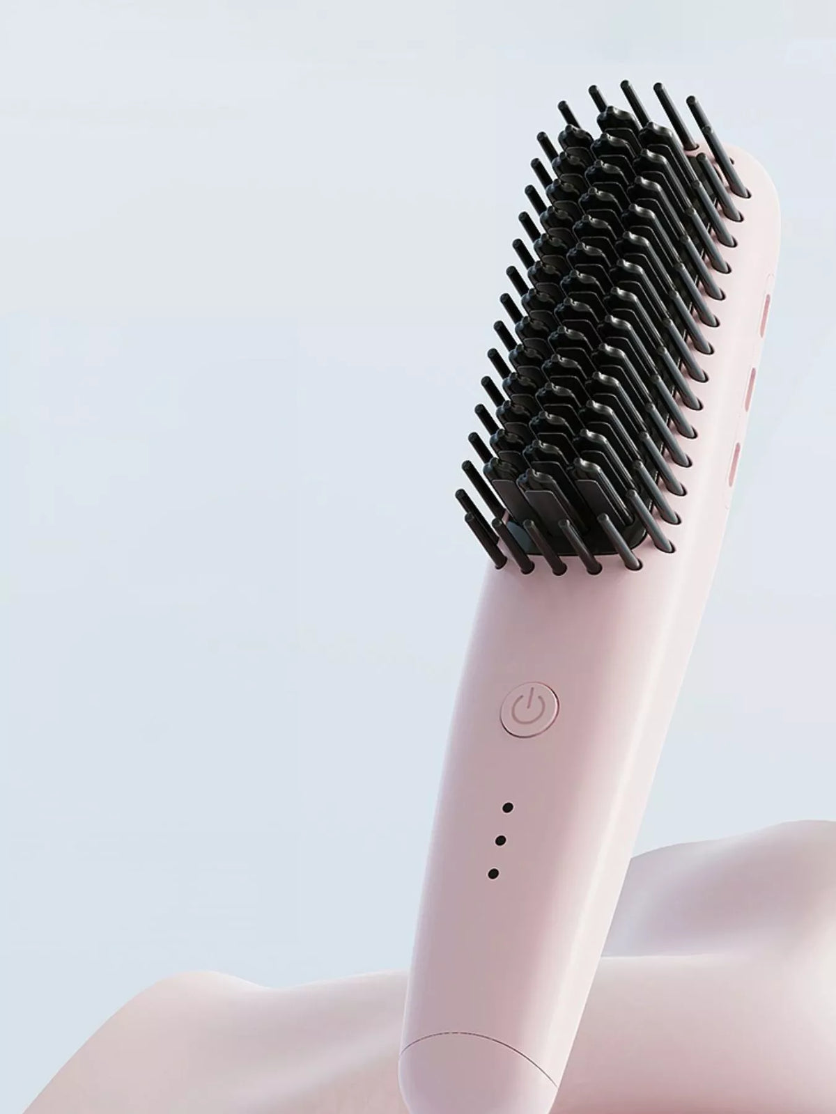 Straightening comb in blush pink