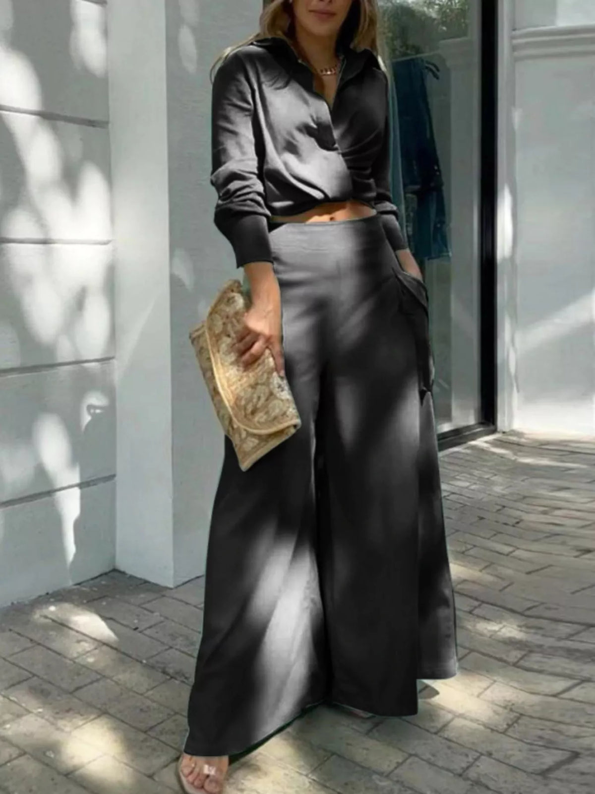 Wide leg pants hem detail