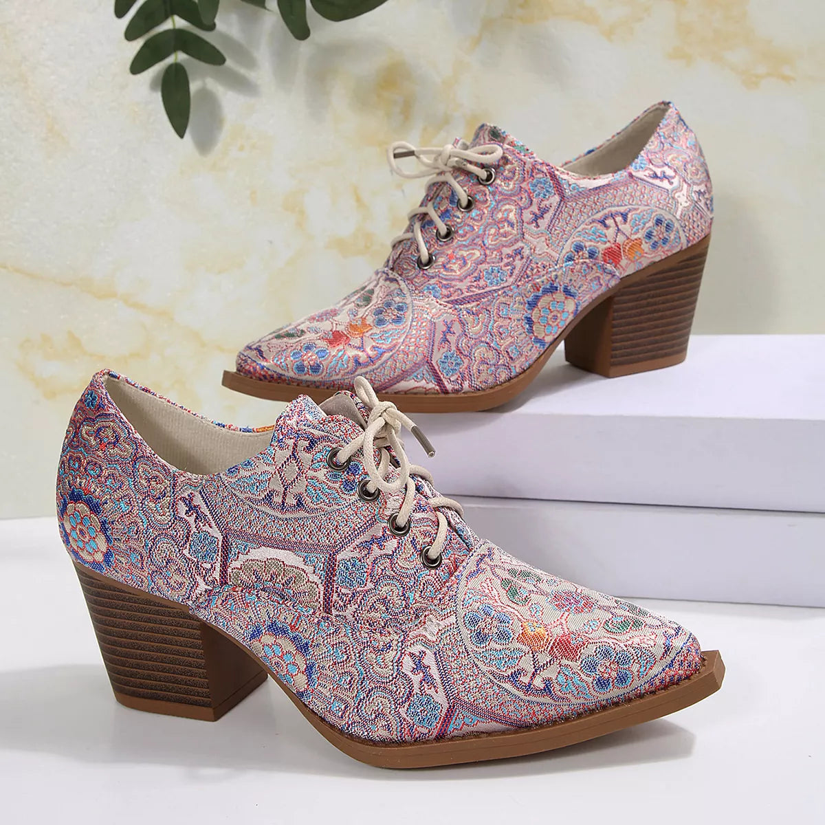 Point toe ankle boots sole and tread