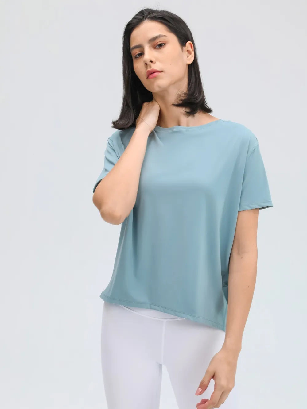 Round neck short sleeve active t-shirt shoulder detail