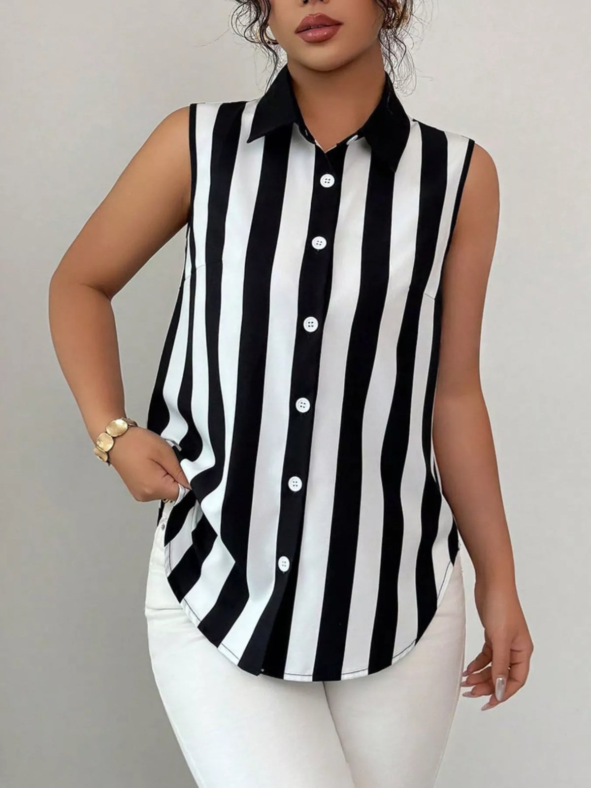 Armhole detail on a sleeveless shirt
