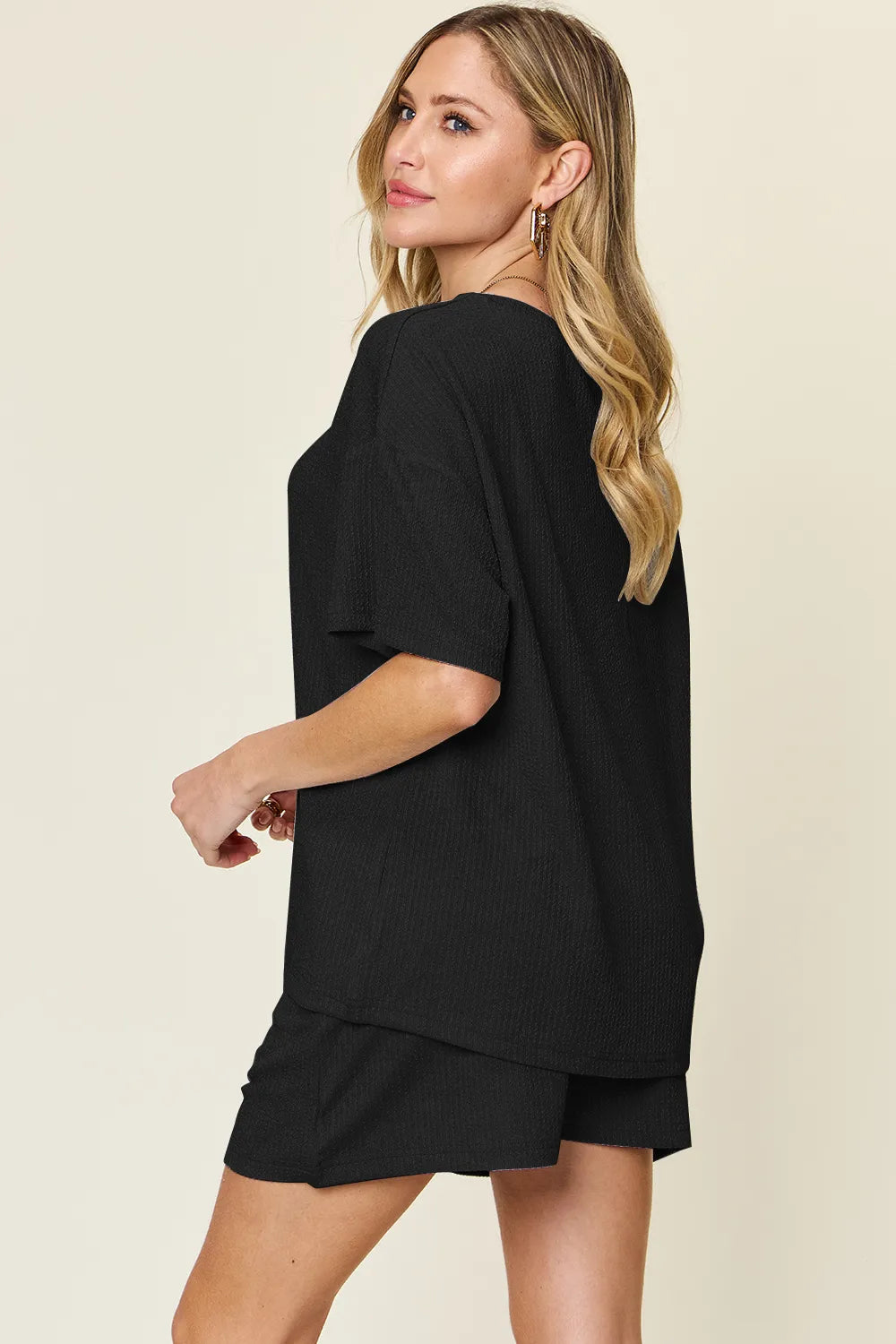Round neck top neckline detail