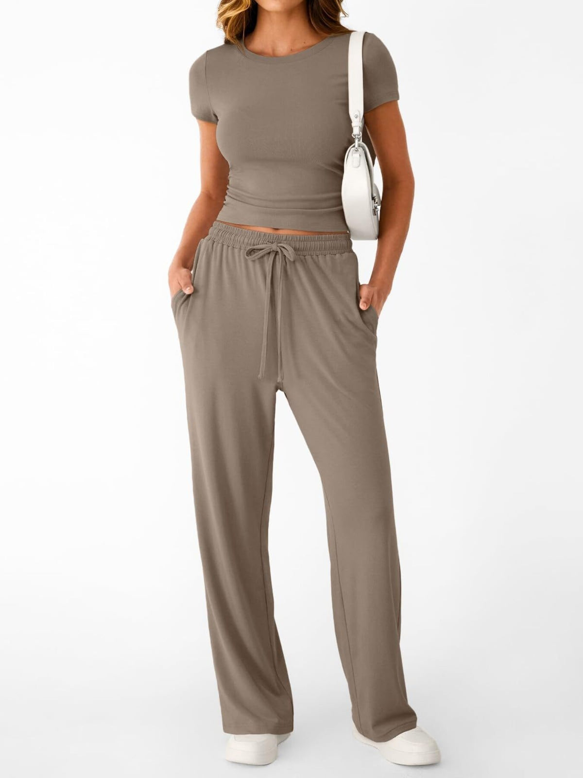 Short sleeve tee and pants set fabric detail
