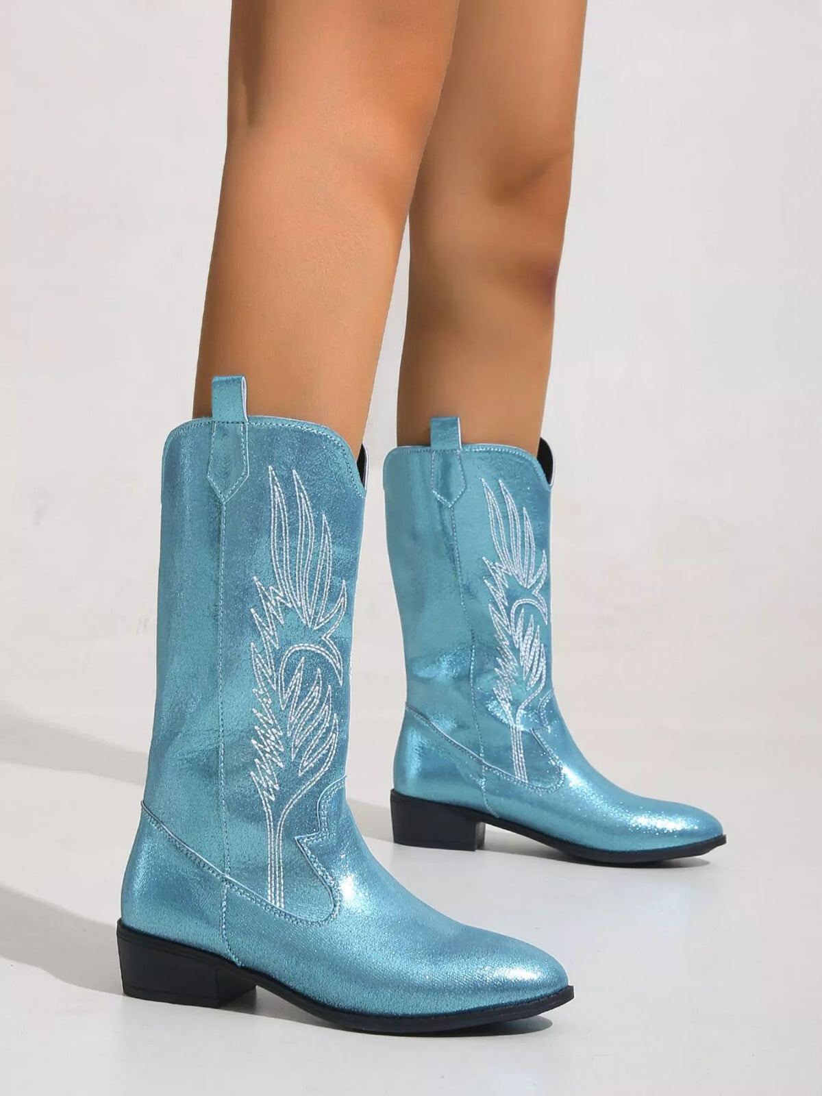 embroidered block heel boots heel detail