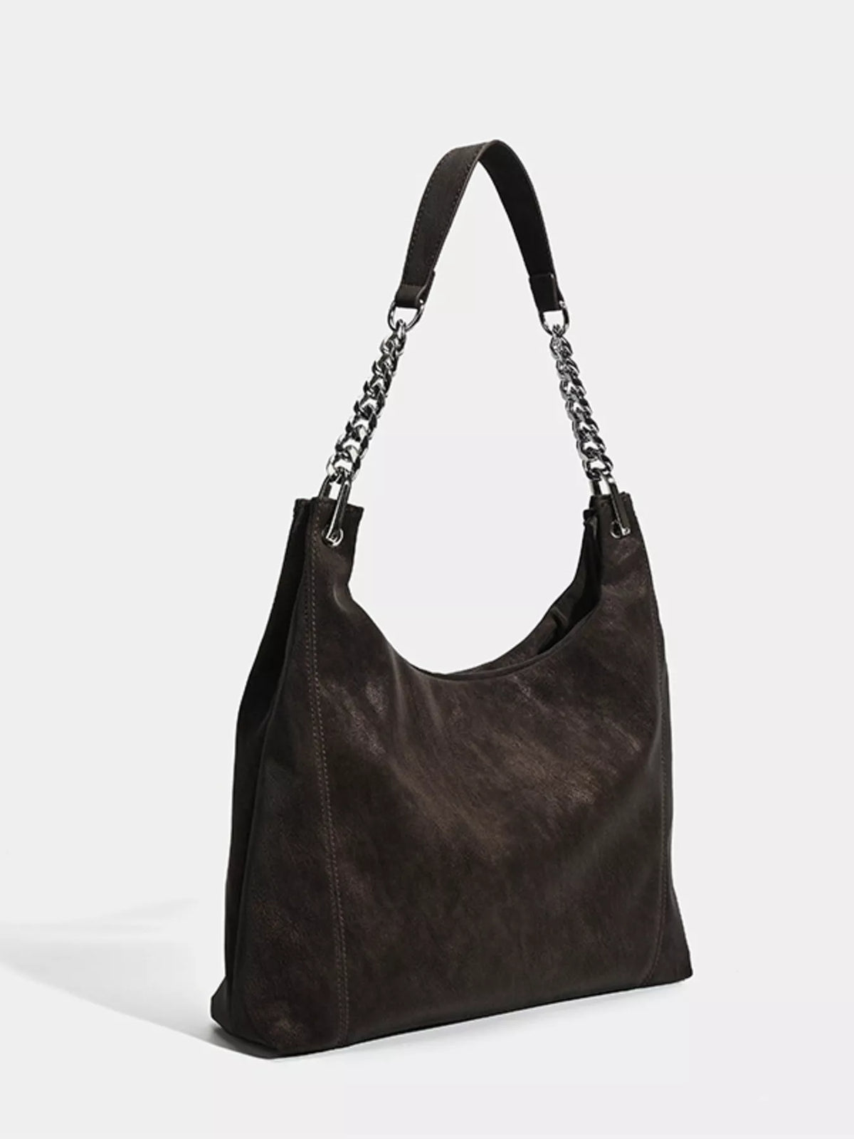 Leather shoulder bag chain strap detail