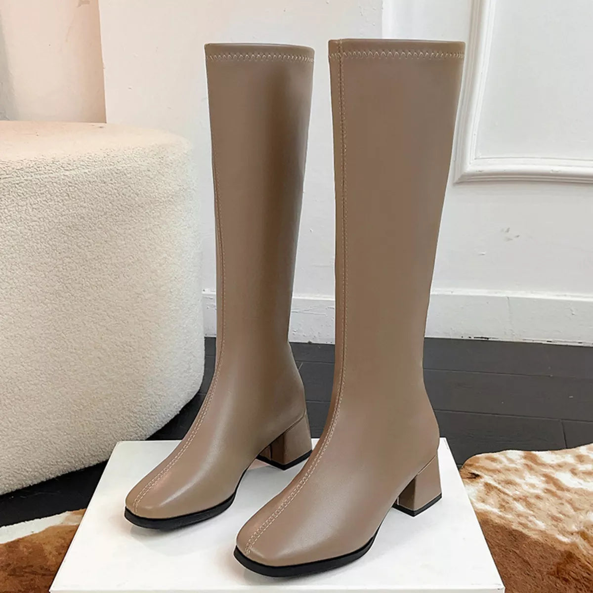 Square toe block heel boots, lining detail