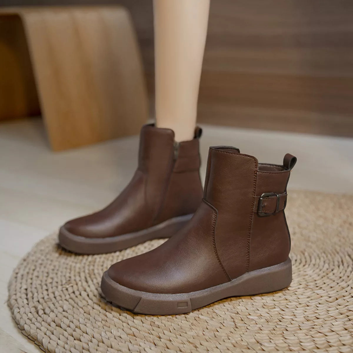 Round toe platform boots toe detail