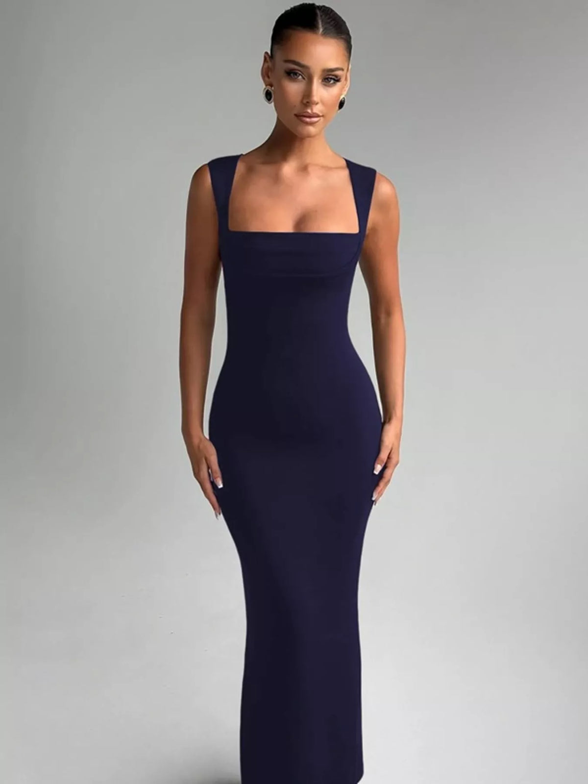 Hem detail on the sleeveless maxi dress