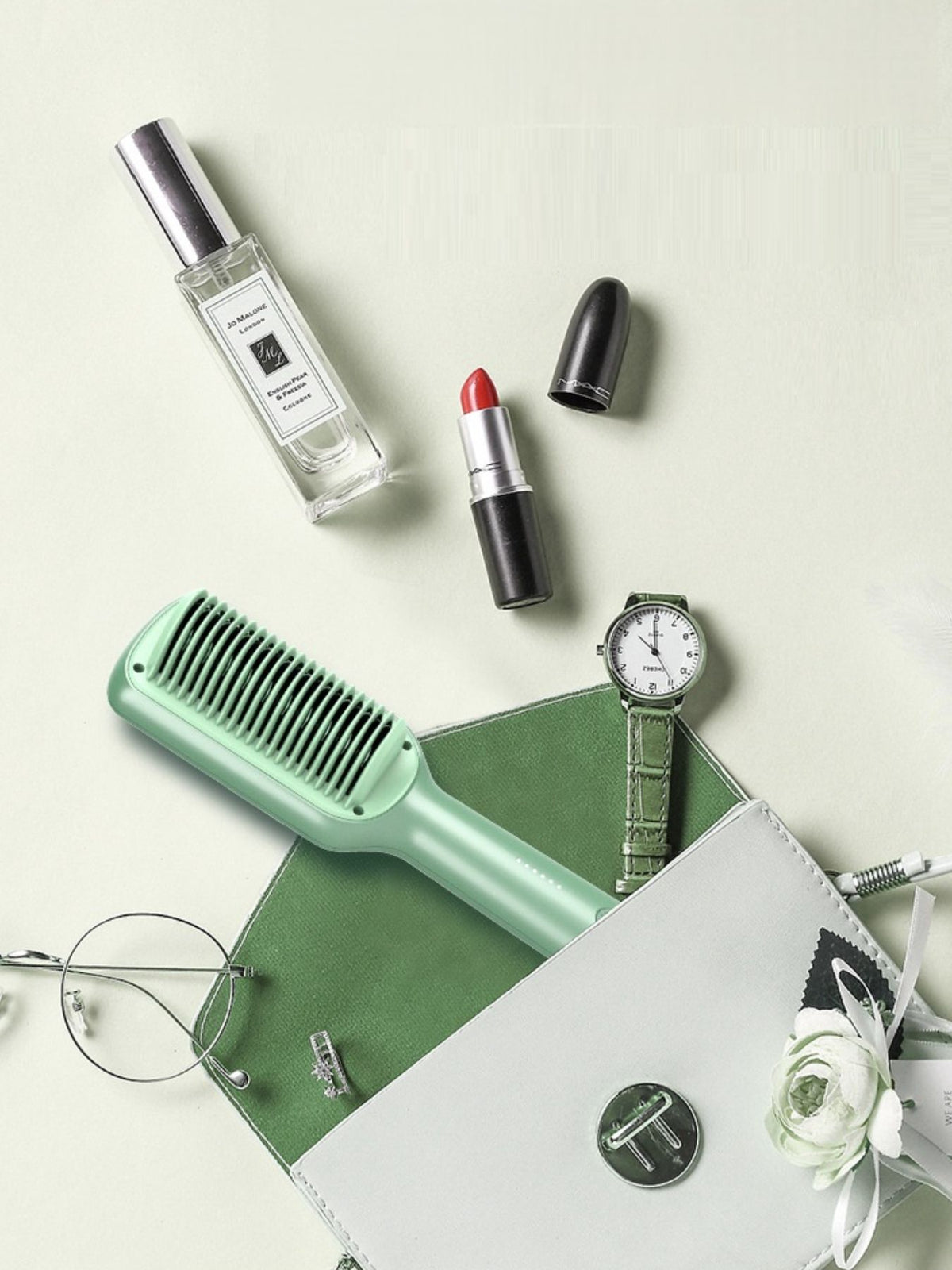 Green straightening comb full view
