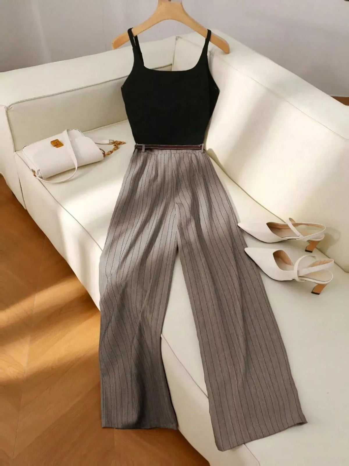 Sleeveless top set detail