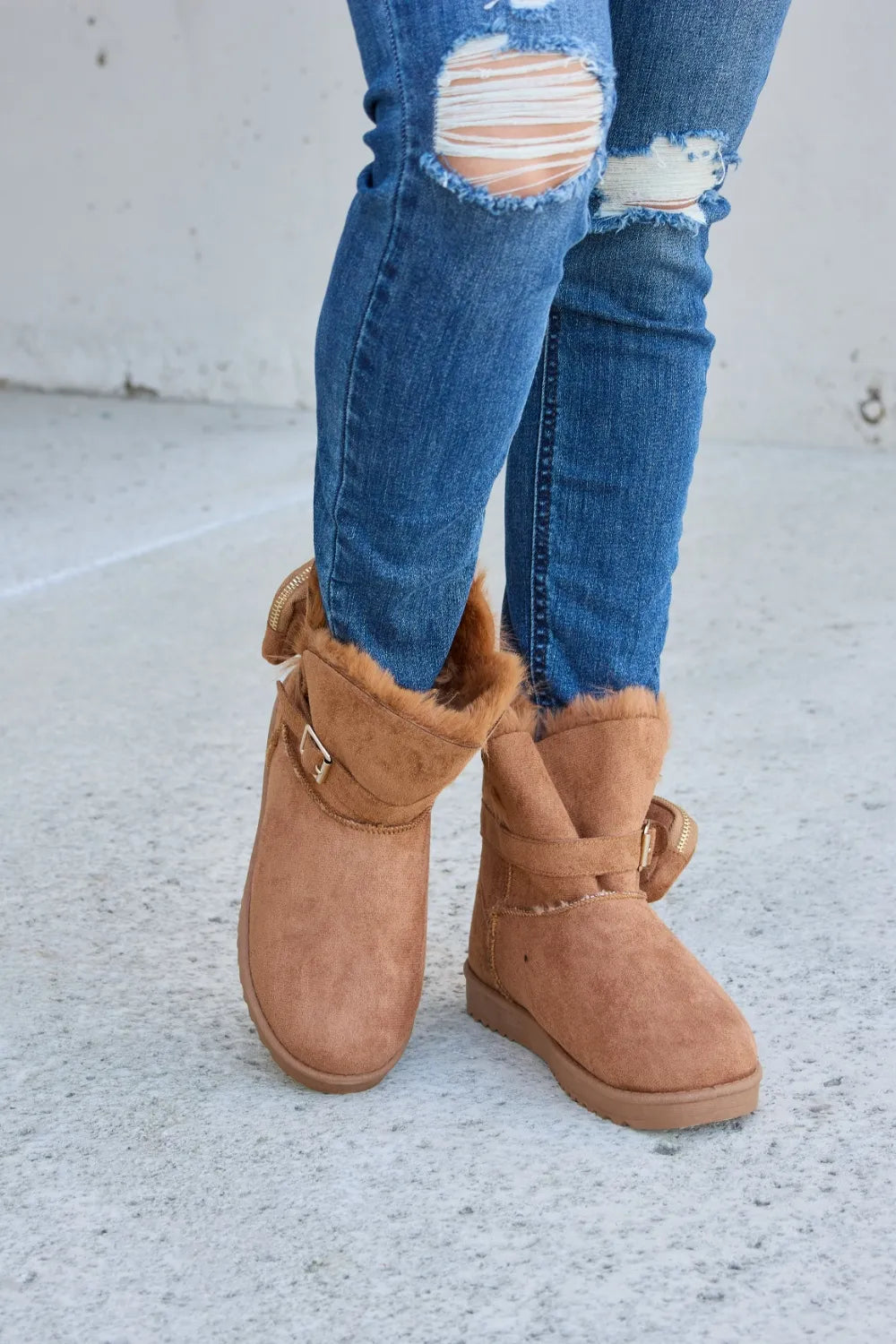 Plush thermal flat boots side profile