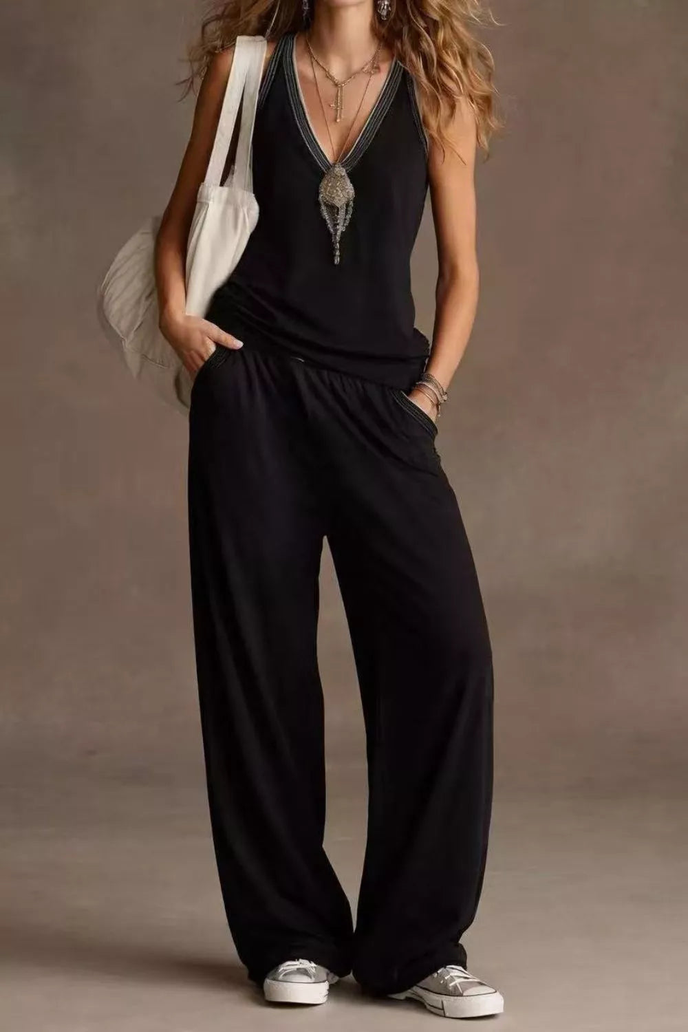 Wide leg pants detail