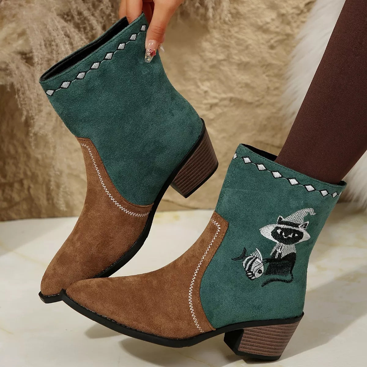 Western Cowboy Boots with Embroidered Design in black