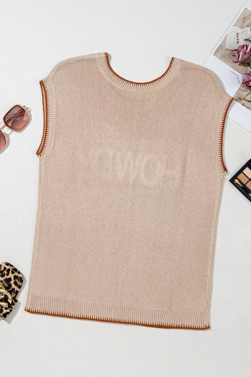 Contrast trim Howdy sweater vest detail