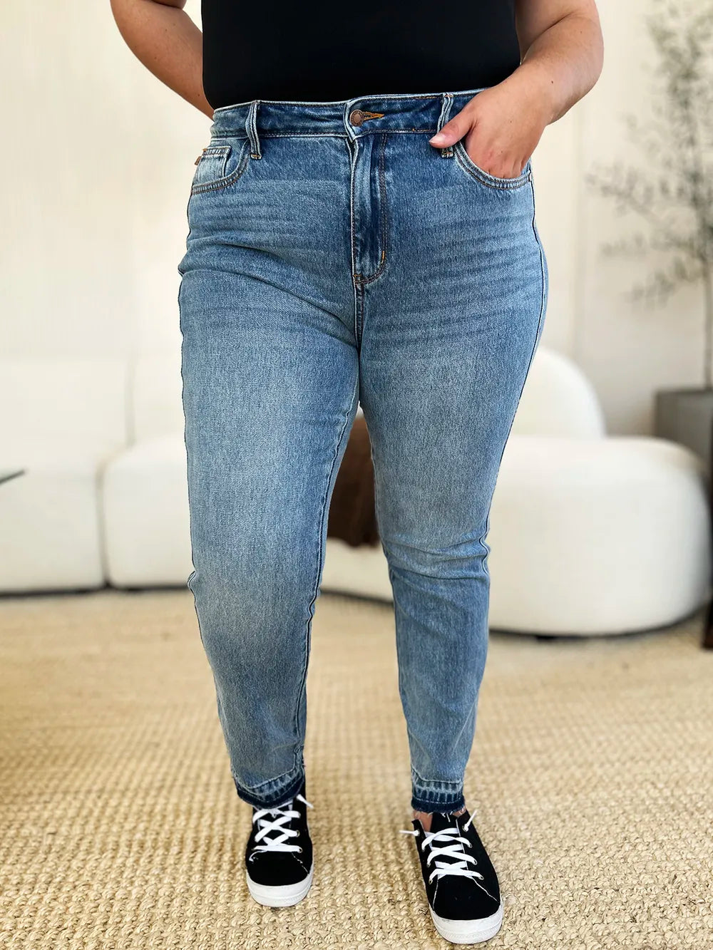 Judy Blue Full Size Mid Rise Rigid Magic Release Hem Jeans - Fashorio