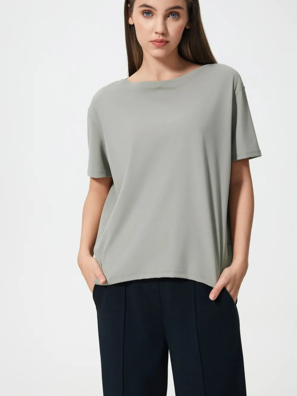 Round neck short sleeve active t-shirt flat lay