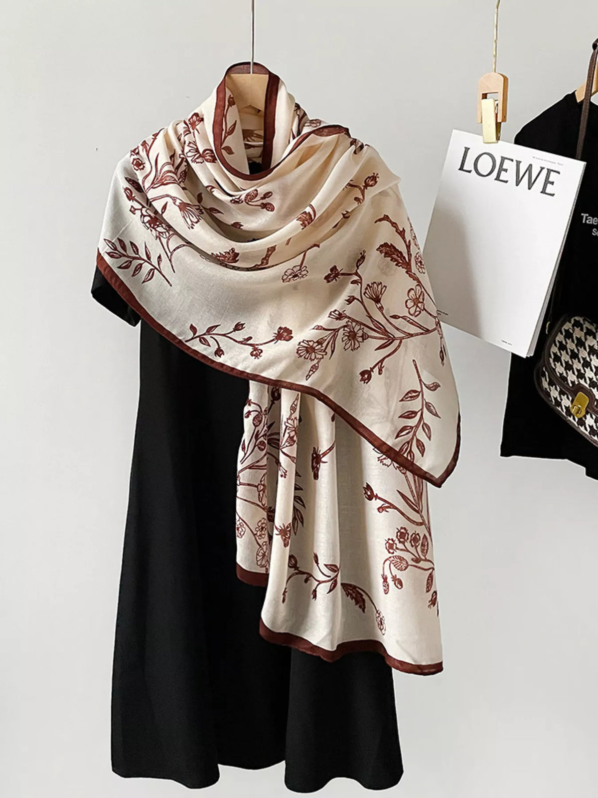 Blossom print scarf with an airy soft drape