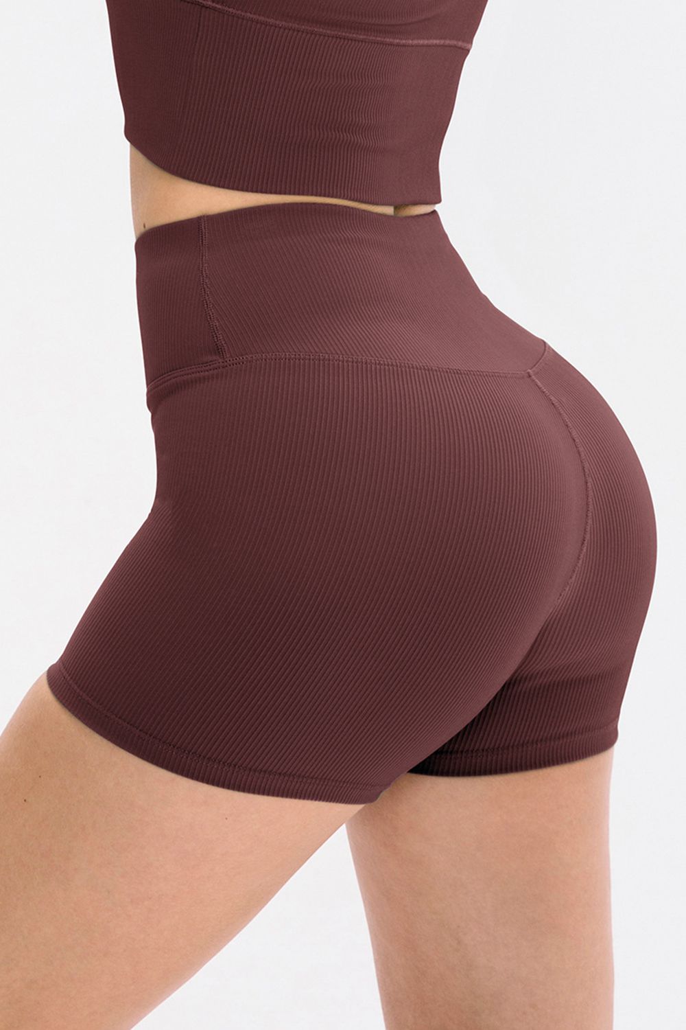 Slim fit wide waistband sports shorts fabric detail