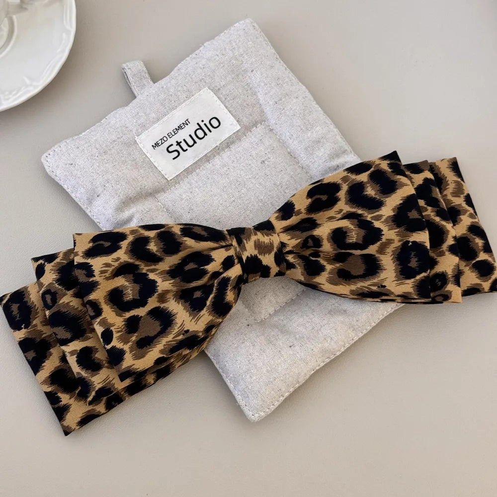 Leopard bow hair clip clasp detail
