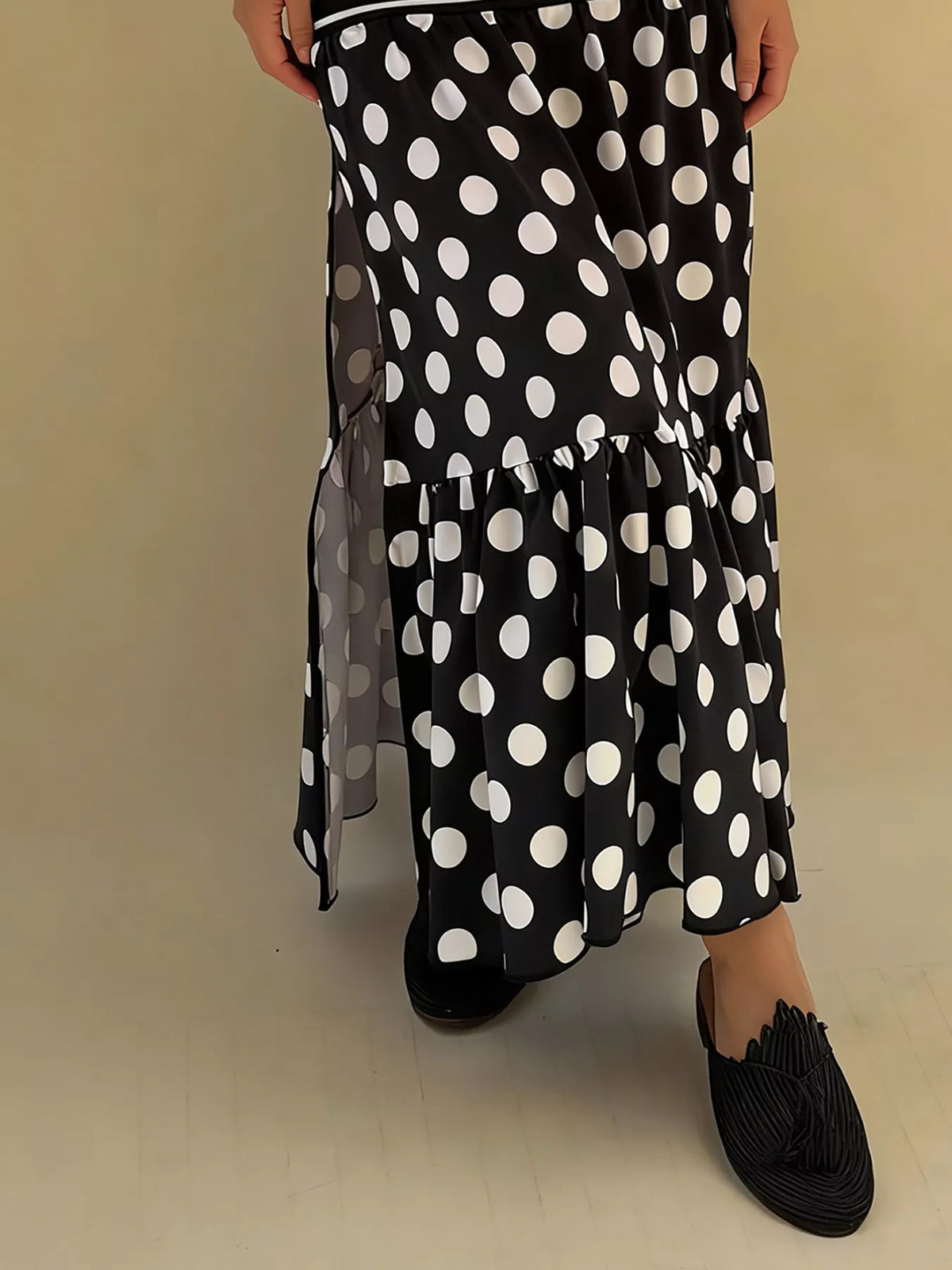 Polka dot striped slit maxi skirt in black detail view