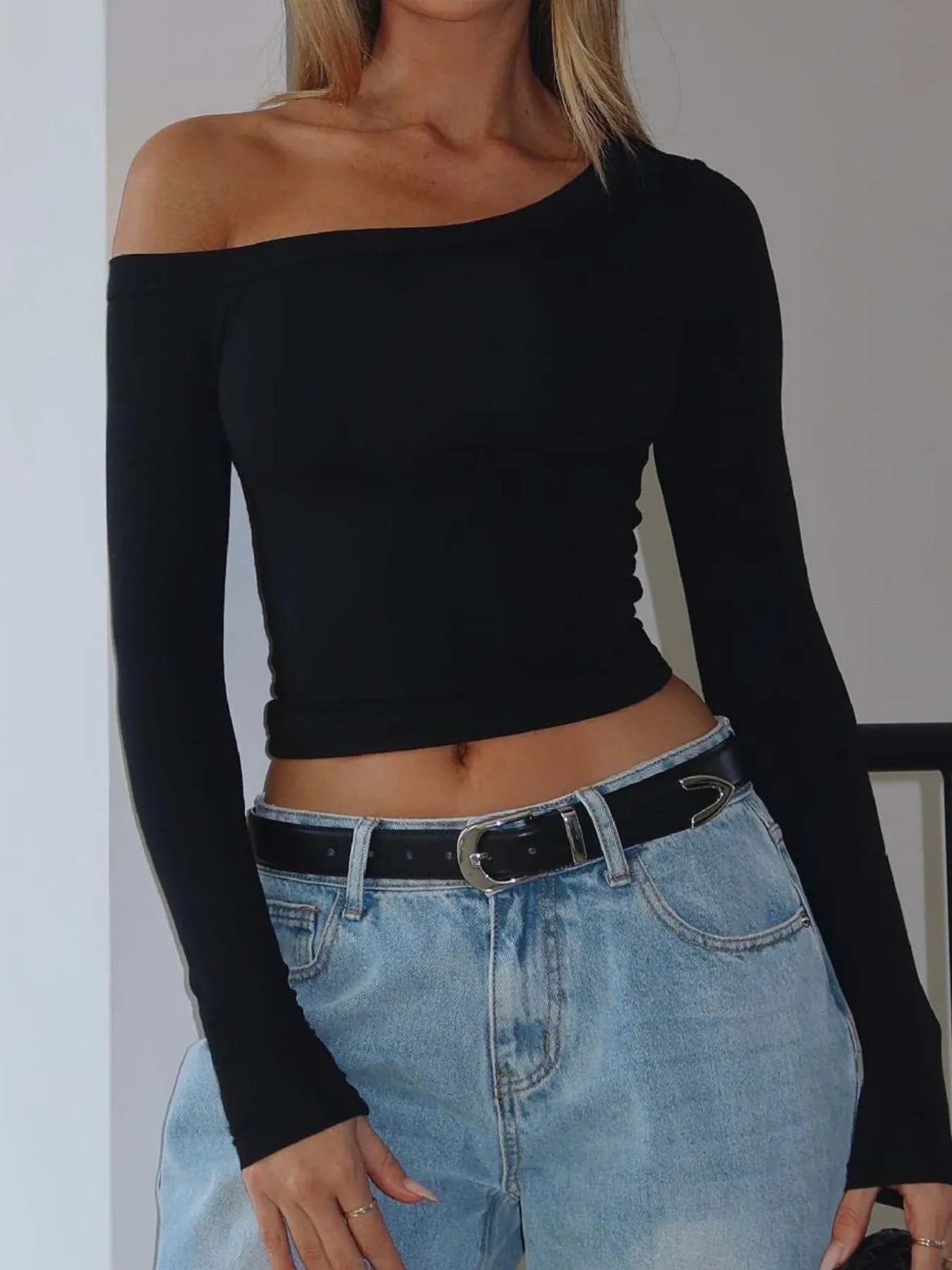 One Shoulder Long Sleeve Crop T-Shirt Black - Fashorio