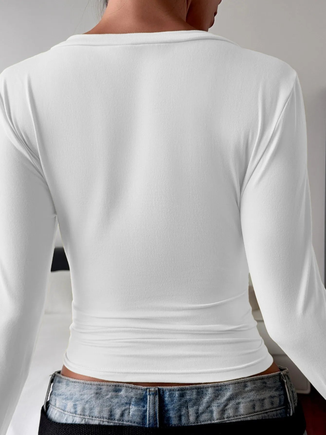V-Neck Long Sleeve Fitted T-Shirt - Fashorio