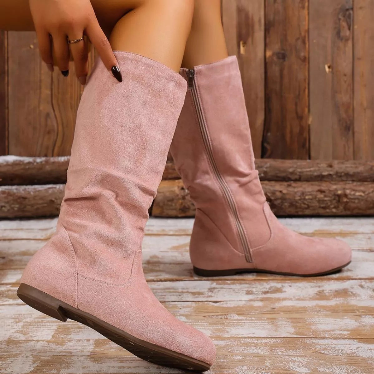 Round toe side zip boots upper detail