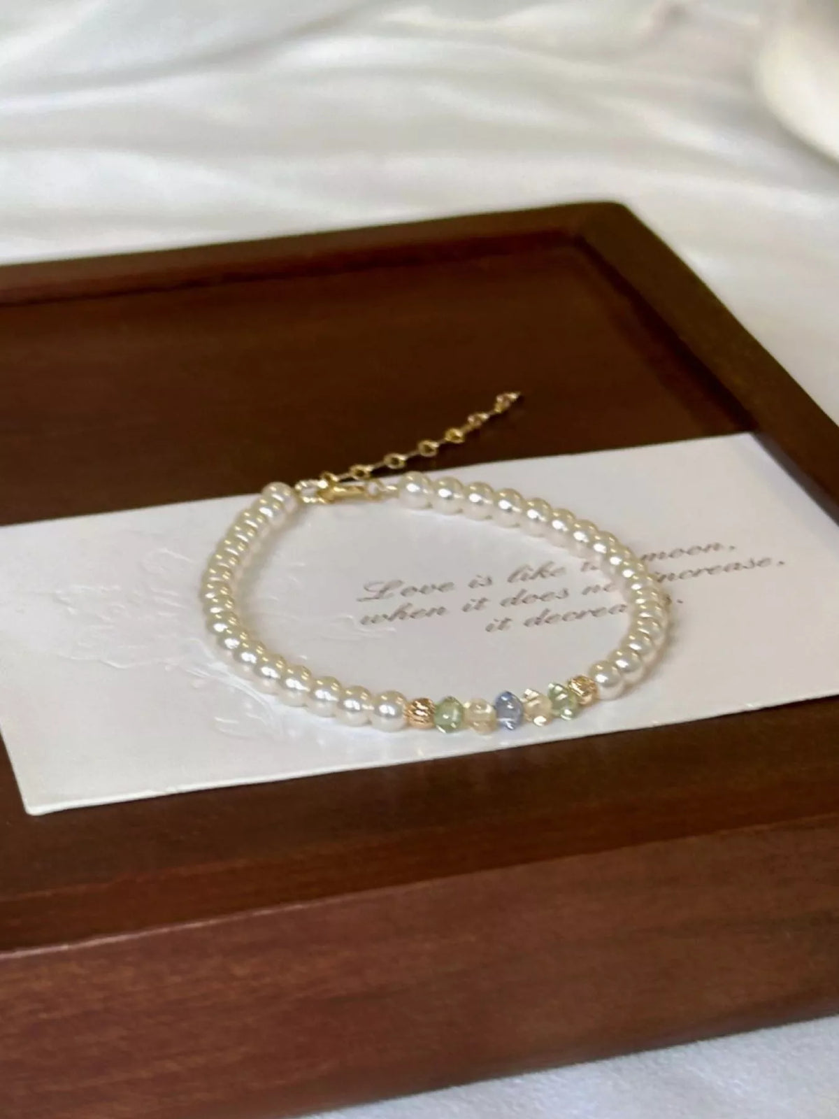 Gold plated pearl bracelet clasp detail view