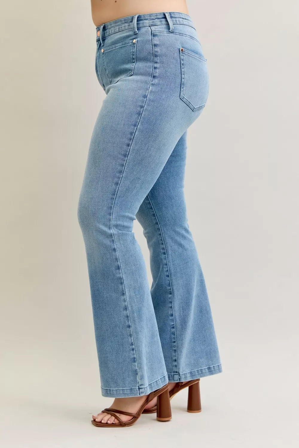 Judy Blue contrast wash bootcut jeans detail view