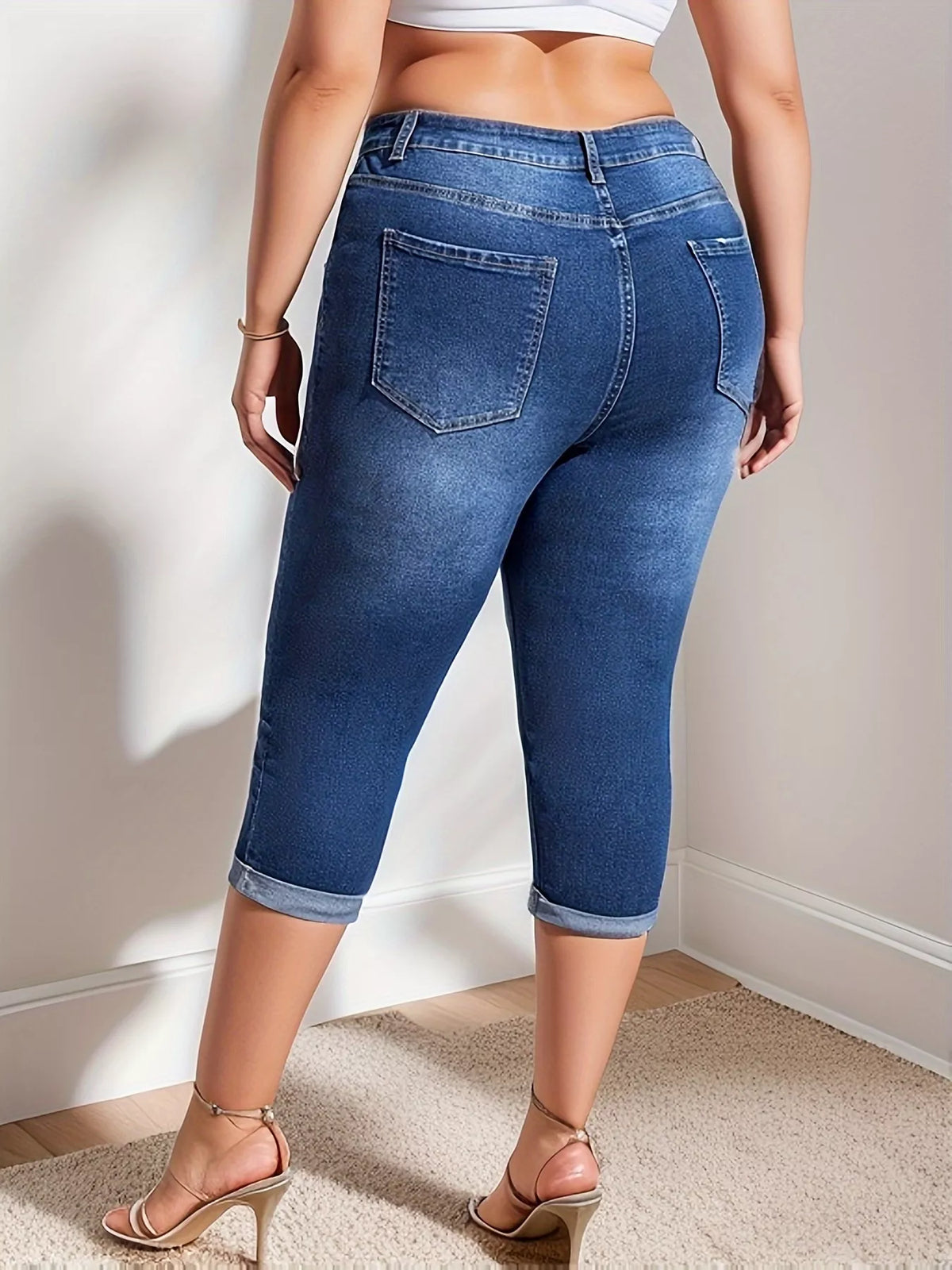 Full length styling of dark blue capri jeans