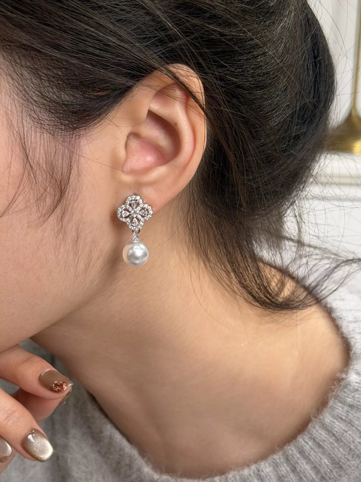 Pearl zircon clover drop earrings detail