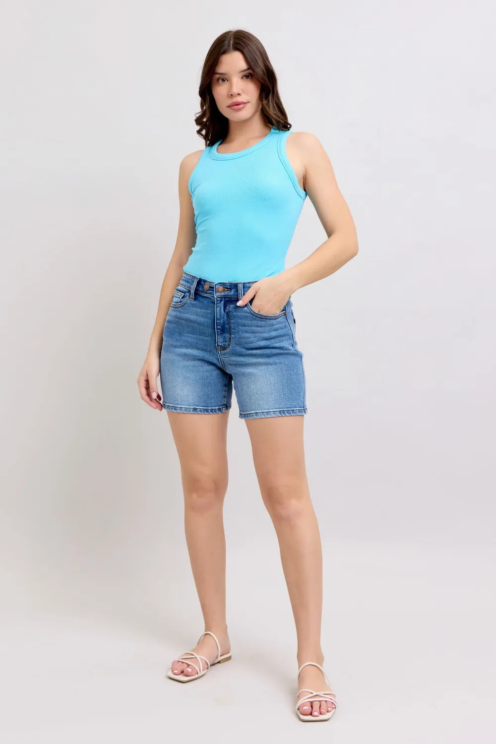 Rise detail of the two button denim shorts